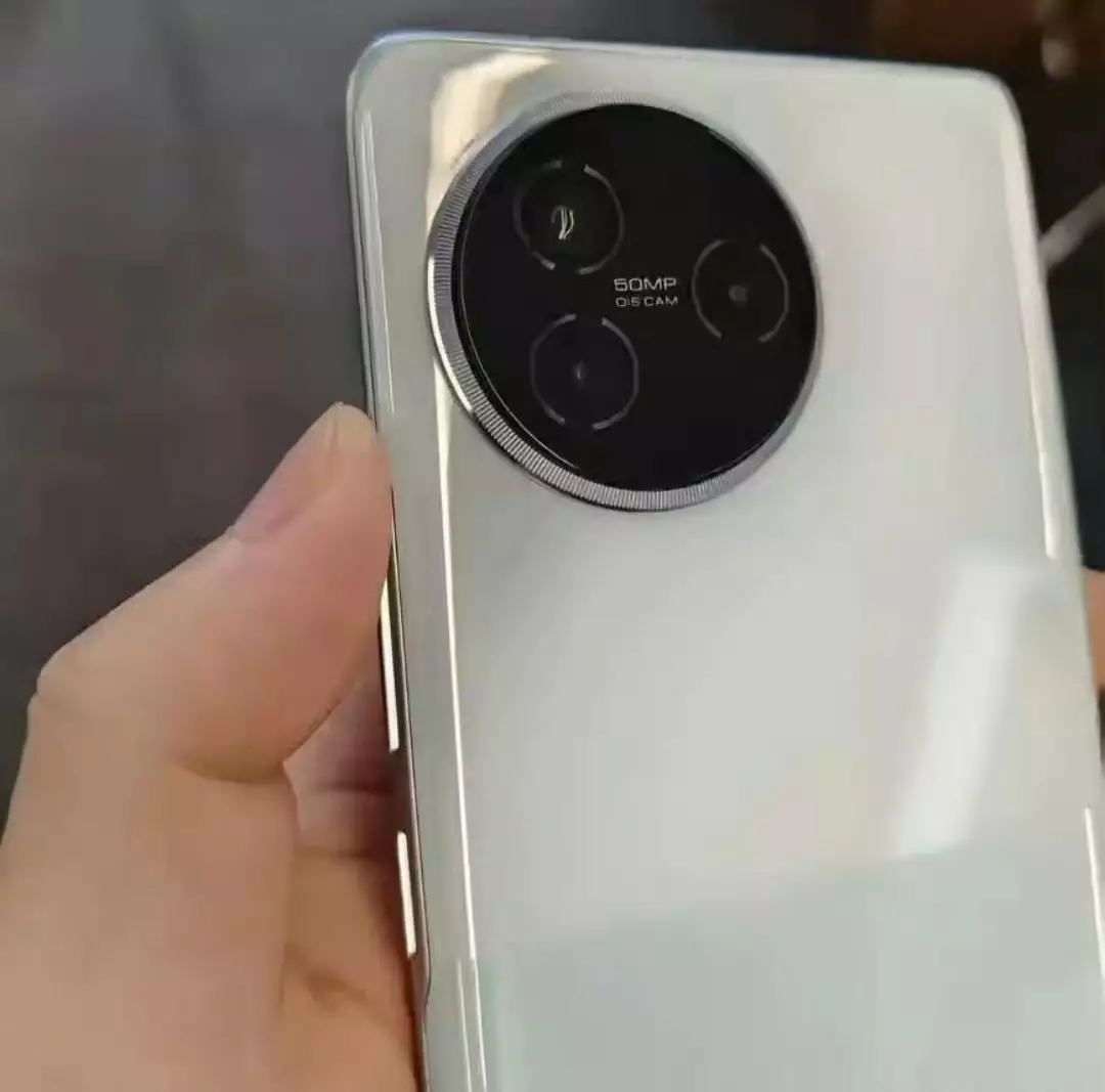 Redmi K80 live image leak.